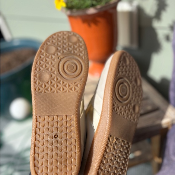 Dolce vita Cream Sneakers - Picture 6 of 6